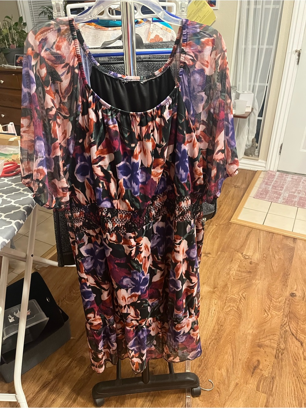Terra & Sky - 26/28 - Floral Scoop-Neck Midi Dress in Purple & Black